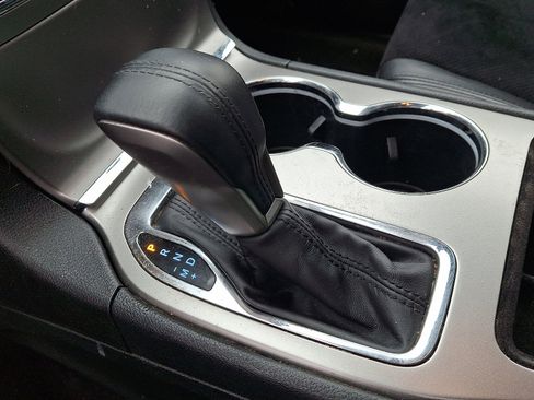 Used 2017 Jeep Grand Cherokee Altitude image 15