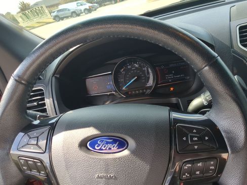 Used 2017 Ford Explorer XLT w/ Equipment Group 202A image 14