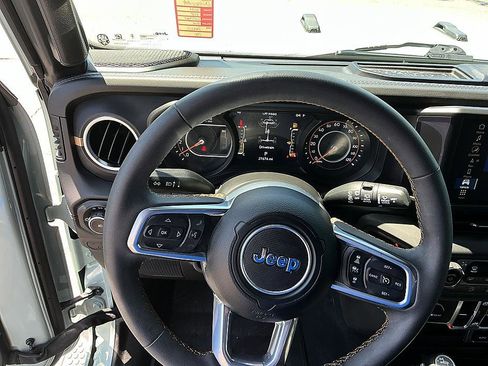 Used 2024 Jeep Wrangler Unlimited Sahara w/ Technology Group AWD/4WD image 15