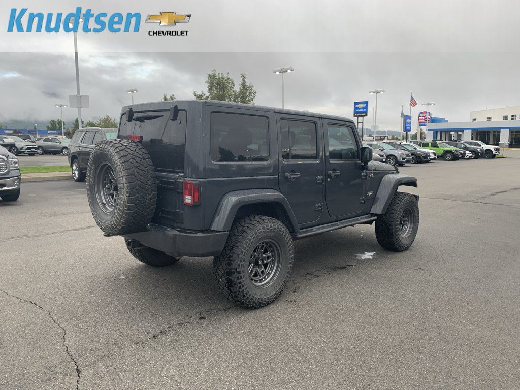 Used 2016 Jeep Wrangler Unlimited Sahara w/ Max Tow Package AWD/4WD image 7