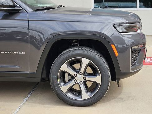 New 2026 Jeep Grand Cherokee L Limited RWD image 6