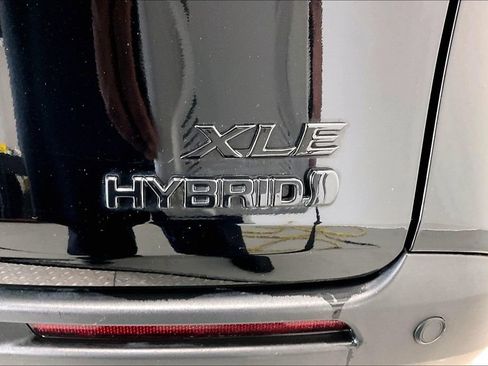 Used 2022 Toyota Sienna XLE Woodland Edition AWD/4WD image 31