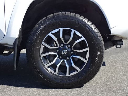 Certified 2022 Toyota Tacoma TRD Sport w/ TRD Premium Sport Package AWD/4WD image 8