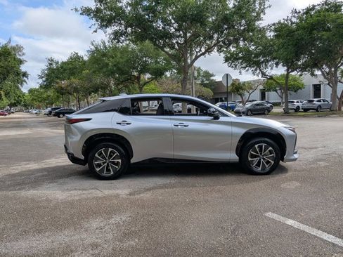 Used 2025 Lexus RZ 300e w/ Accessory Package (Z1) image 4