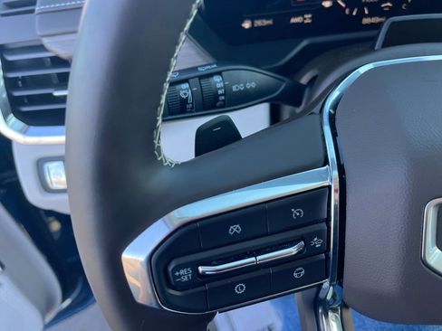 Used 2026 GMC Acadia Denali w/ Super Cruise Package image 11