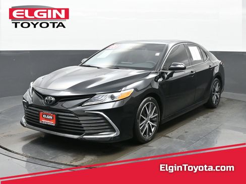 Used 2023 Toyota Camry XLE image 1
