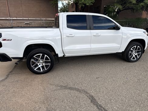 Used 2023 Chevrolet Colorado Z71 w/ Z71 Convenience Package 2 AWD/4WD image 8