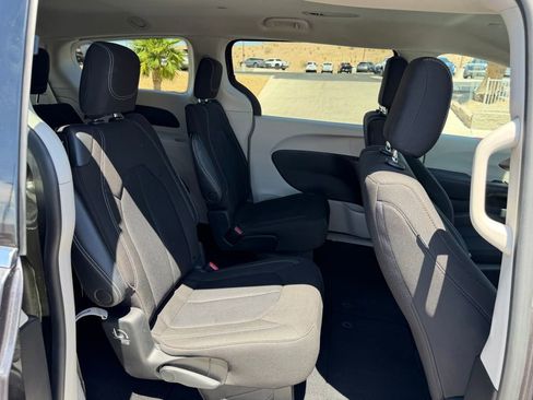 Used 2023 Chrysler Voyager LX FWD image 15