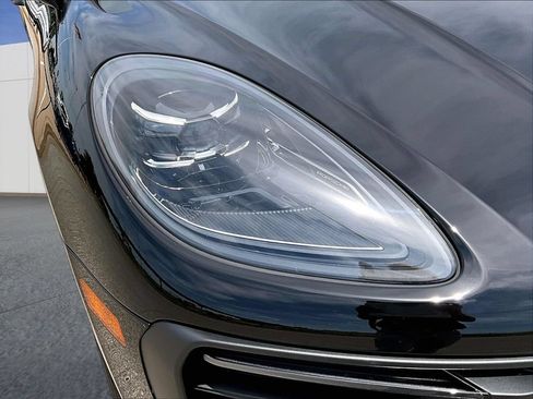 Certified 2026 Porsche Macan AWD/4WD image 12