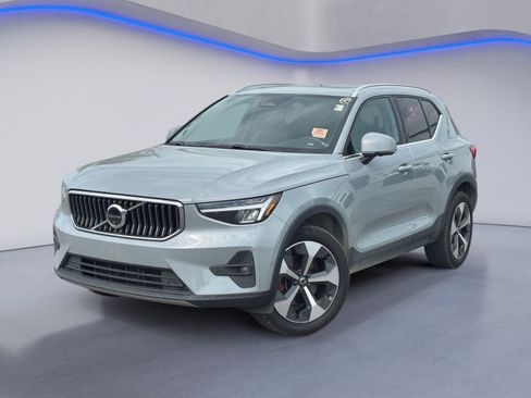 Used 2024 Volvo XC40 B5 Plus AWD/4WD image 2
