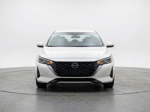 Used 2025 Nissan Sentra SV FWD image 2
