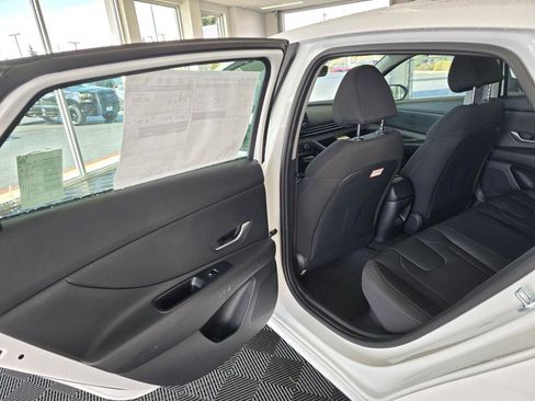 New 2026 Hyundai Elantra Hybrid FWD image 34
