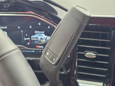 Certified 2025 GMC Sierra 1500 SLE w/ Preferred Package image 19