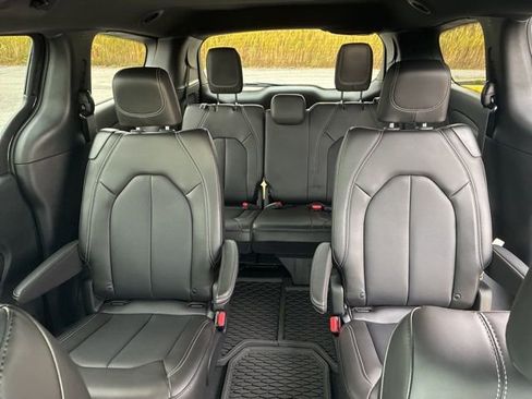 New 2026 Chrysler Voyager LX image 20
