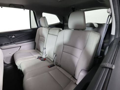 Used 2016 Honda Pilot Touring image 17