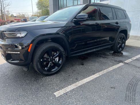 Used 2025 Jeep Grand Cherokee L Limited w/ Black Appearance Package image 3