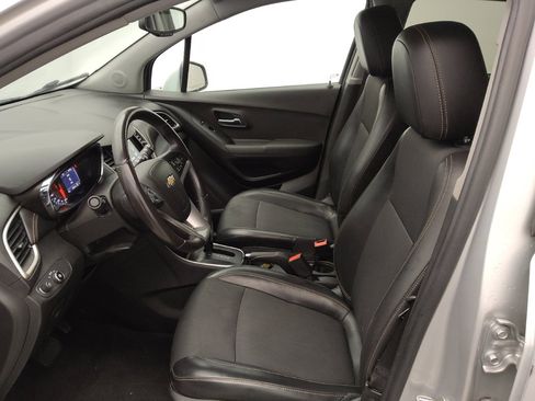 Used 2017 Chevrolet Trax LT w/ Driver Confidence Package image 17