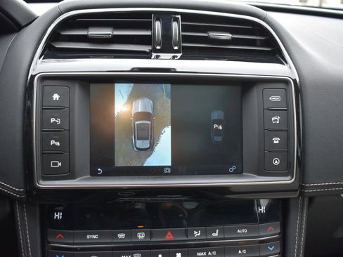 Used 2018 Jaguar F-PACE R-Sport image 24