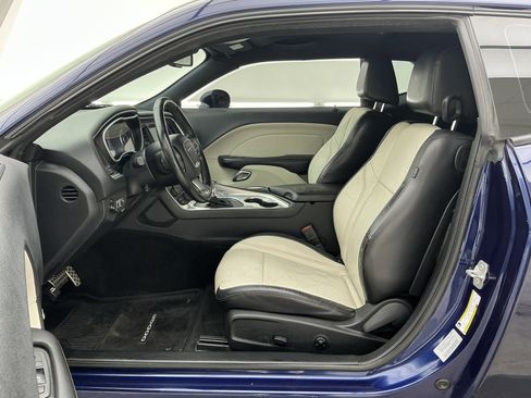 Used 2015 Dodge Challenger SXT Plus image 17