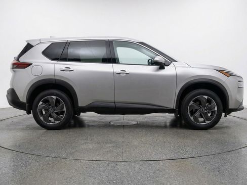 Used 2025 Nissan Rogue SV image 11