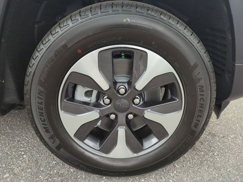 Used 2024 Jeep Grand Cherokee Limited 4xe w/ Luxury Tech Group II image 10