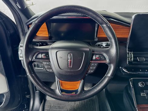 Used 2019 Lincoln Navigator Reserve AWD/4WD image 12