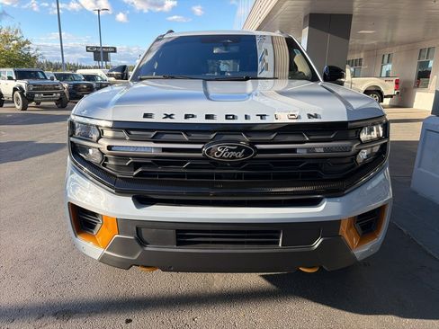 Used 2025 Ford Expedition Tremor AWD/4WD image 2