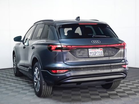 Used 2025 Audi Q6 e-tron Premium w/ Convenience Package image 2