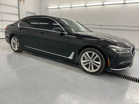 Used 2018 BMW 750i xDrive AWD/4WD image 10