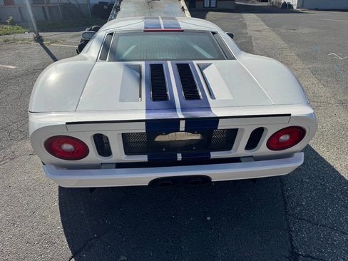 Used 2005 Ford GT RWD image 4