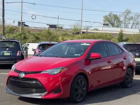 Used 2019 Toyota Corolla LE FWD image 2