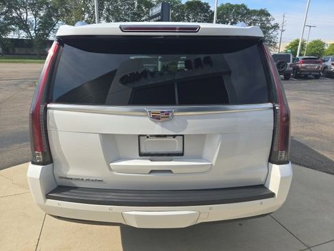 Used 2018 Cadillac Escalade Luxury image 11