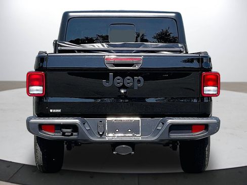 Used 2023 Jeep Gladiator Sport AWD/4WD image 7