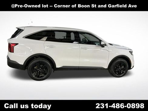 Used 2023 Kia Sorento LX image 6