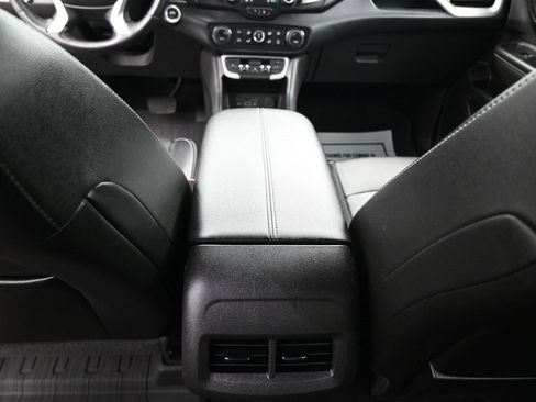 Certified 2023 GMC Terrain SLT image 19