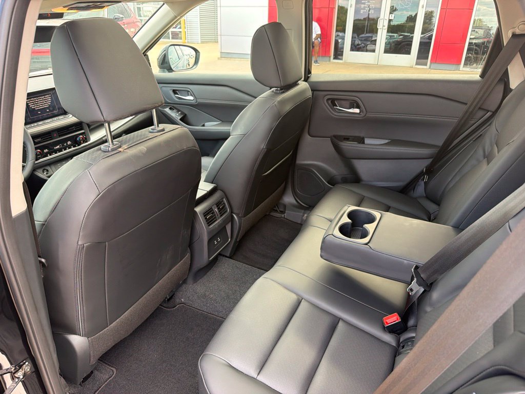 Used 2026 Nissan Rogue Dark Armor FWD image 17