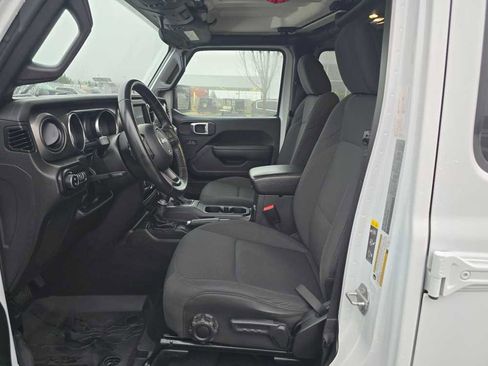 Used 2022 Jeep Gladiator Sport image 9