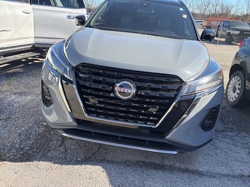 Used 2024 Nissan Kicks SR w/ SR Premium Package image 2