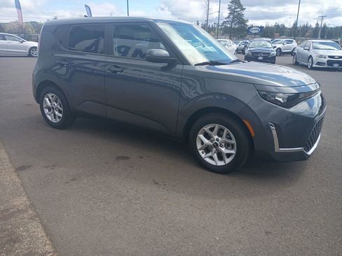 Used 2024 Kia Soul LX w/ Option Group 015 FWD image 5