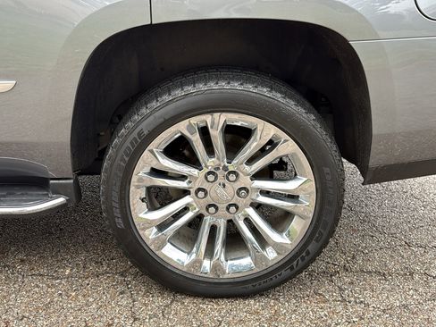 Used 2018 Cadillac Escalade Luxury image 32