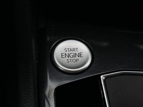 Used 2021 Volkswagen Tiguan SE image 26