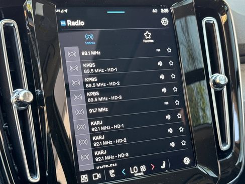 New 2025 Volvo XC40 B5 Core w/ Protection Package Premier image 16