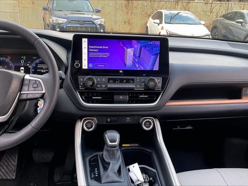 Used 2025 Toyota Grand Highlander Limited image 6