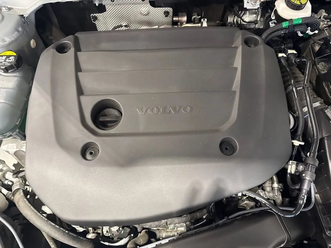 Used 2024 Volvo XC40 B5 Plus AWD/4WD image 84