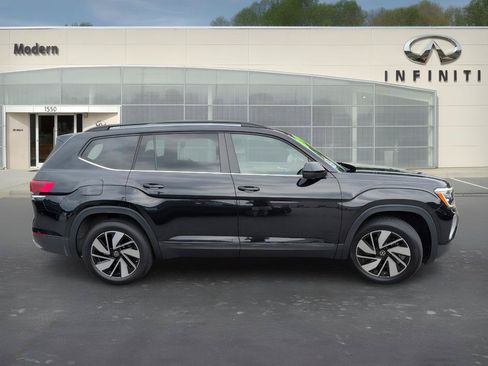 Used 2025 Volkswagen Atlas SE FWD image 3