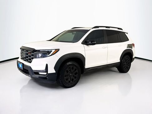 Used 2023 Honda Passport TrailSport image 3