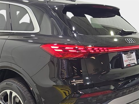 New 2025 Audi Q5 2.0T Premium image 35
