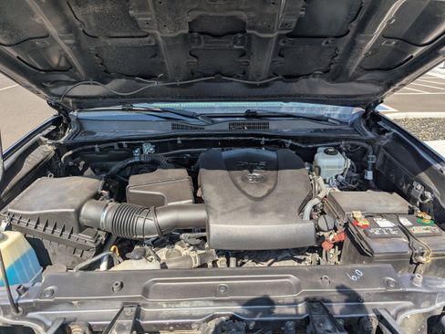 Used 2021 Toyota Tacoma TRD Off-Road AWD/4WD image 51