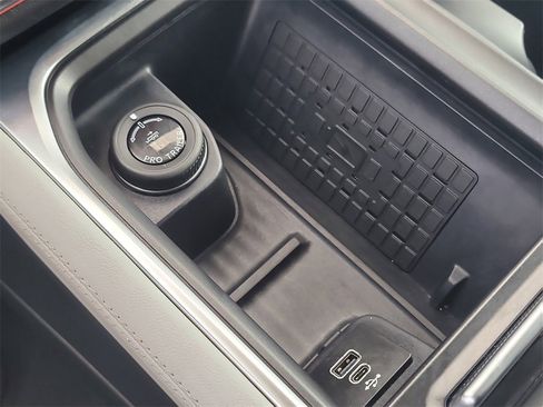 Used 2025 Ford Expedition Platinum image 28