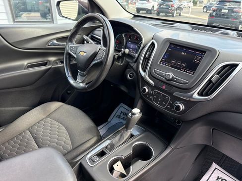 Used 2020 Chevrolet Equinox LT w/ Driver Convenience Package image 9